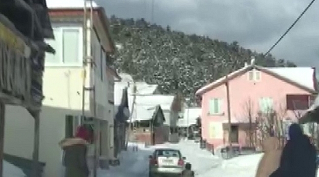 Kızağı otomobilin arkasına bağladılar, doyasıya eğlendiler