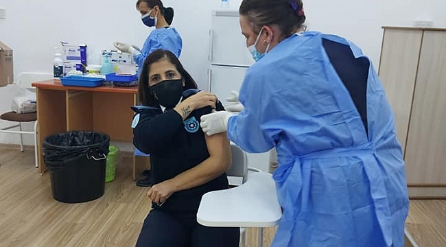 KKTC'de polisler aşılanmaya başladı
