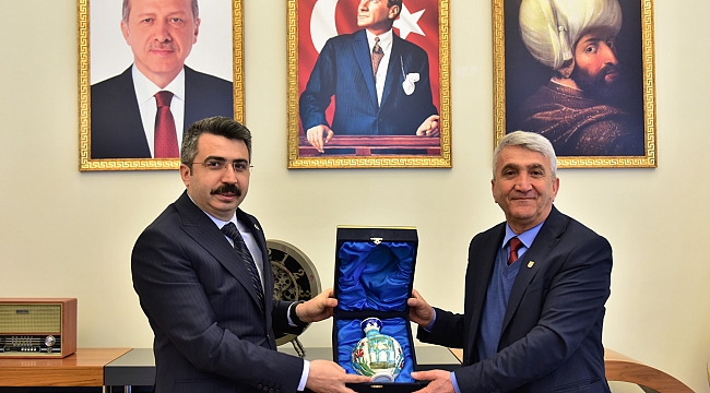 Komşudan Uyumayan Kütüphane'ye ziyaret