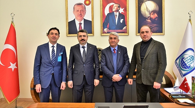 Komşudan uyumayan kütüphaneye ziyaret