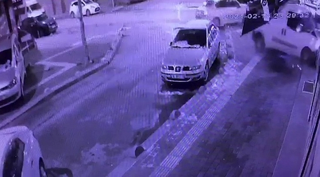 Kontrolden çıkan ticari araç önce taksiye çarptı, sonra iş yerine daldı