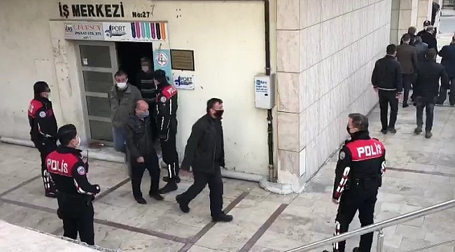 Kumarhaneye çevrilen iş merkezinde 25 kişi suçüstü yakalandı