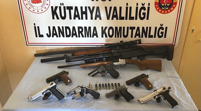Kütahya'da kaçak silah operasyonu