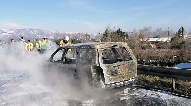 Lüks araç seyir halindeyken alev alev yandı