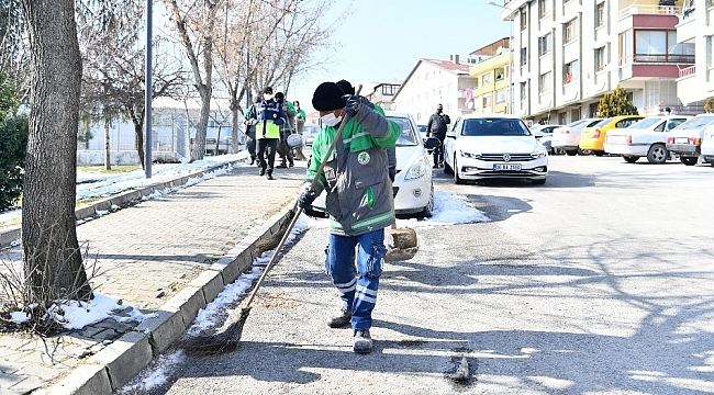Mamak Belediyesi'nden iki mahallede köşe bucak temizlik