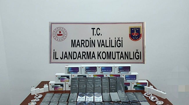 Mardin'de yolcu otobüsünde 46 adet gümrük kaçağı telefon ele geçirildi