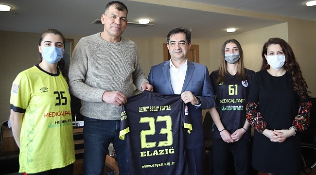Medical Park Elazığ Hastanesi Genel Müdürü Kurtar: "Hentbol takımımızı her zaman desteklemeye devam edeceğiz"