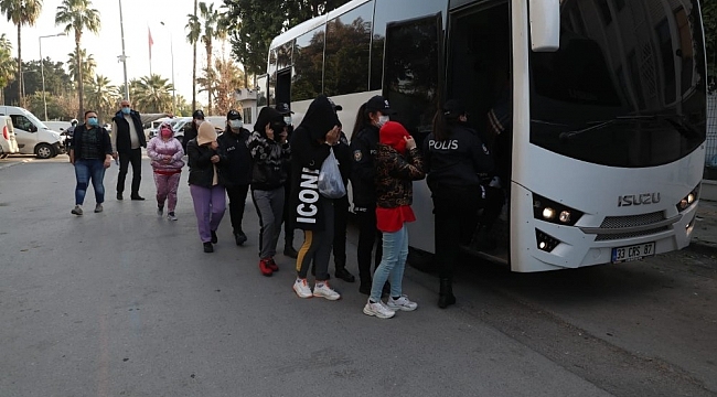 Mersin merkezli fuhuş operasyonu: 27 gözaltı