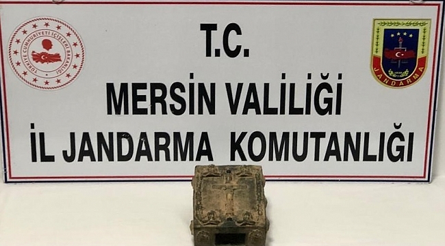 Mersin'de içerisinde el yazması tarihi kitap bulunan bronz sandık ele geçirildi