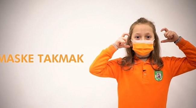 Minikler işaret diliyle koronaya dikkat çektiler
