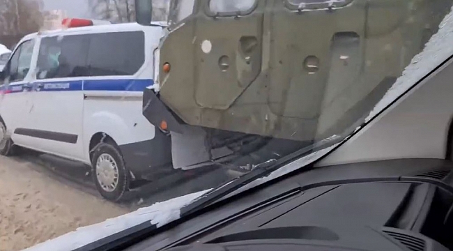Moskova'da S-400 taşıyan araçlar zincirleme trafik kazasına karıştı