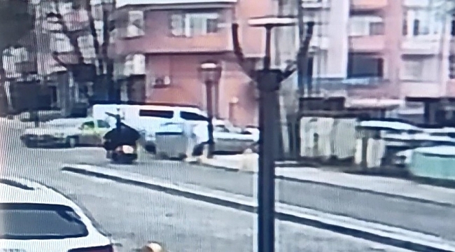 Motosiklet sürücüsünün yaralandığı kaza kameraya yansıdı
