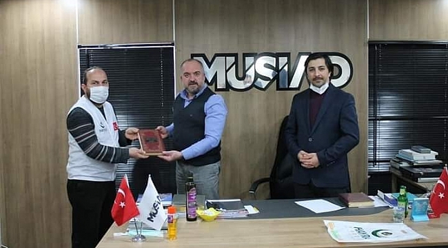 MÜSİAD'dan Dünya Kuran Okuyor kampanyasına destek