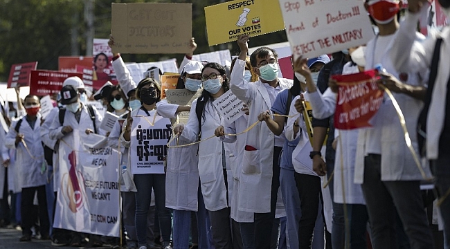 Myanmar'da güvenlik güçlerinden darbe karşıtlarına plastik mermili müdahale