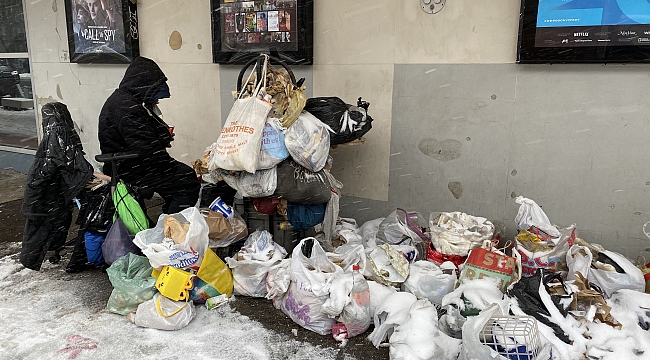 New York’ta evsizler, kar fırtınası ile mücadele ediyor