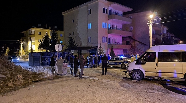Niğde'de halk otobüsü minibüsle çarpıştı: 2 yaralı