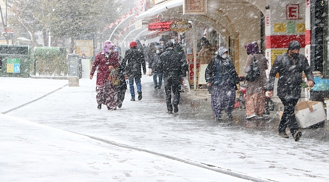 Niğde'de kar yağışı etkili oluyor