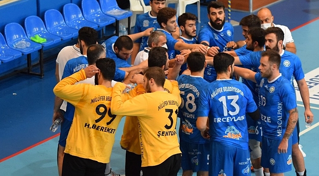 Nilüferli hentbolcuların galibiyet sevinci