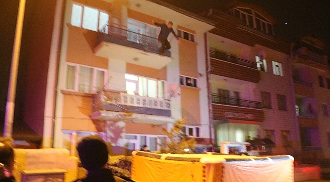 Oğlu 3. kattan atladı, annesi gözyaşları içinde izledi