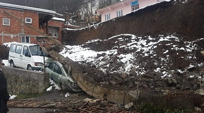 Ordu'da istinat duvarı çöktü, araçlar altında kaldı