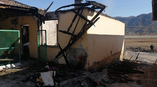Osmancık'ta baca kıvılcımı yangın çıkardı, 3 kişilik aile evsiz kaldı