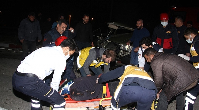 Otomobil minibüse arkadan çarptı: 1 ağır yaralı