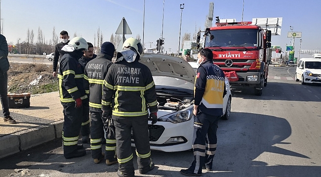 Otomobilin motor kısmında çıkan yangın büyümeden söndürüldü