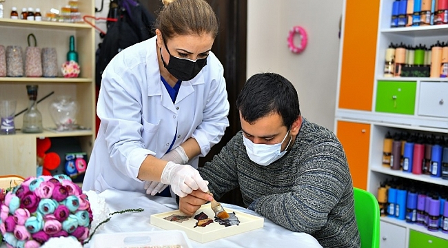 Özel gençler bu atölyede sosyalleşiyor