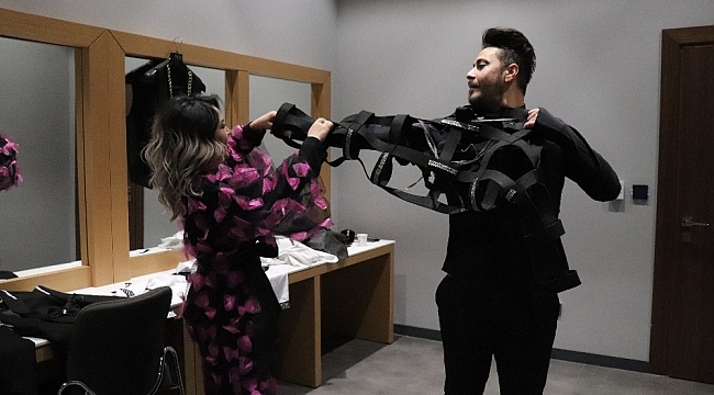 Pandemiden esinlenen moda tasarımcıdan ilginç kostüm tasarımı