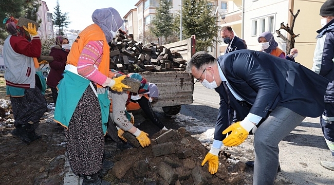Parklardaki bakım ve yenileme çalışmaları devam ediyor