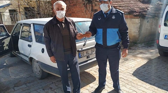 Pazarcı tezgahta bulduğu cüzdanı sahibine ulaştırdı