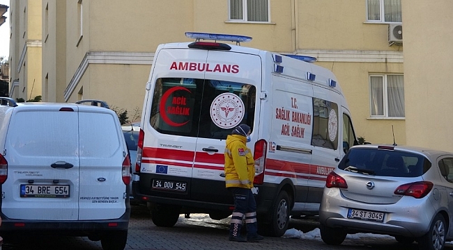 Pendik'te bir şahıs, boşanma aşamasında olduğu 3 çocuk annesi olan eşinin kafasını spor aleti "dumbell" ile ezerek öldürdü. Şahıs polise teslim olurken, kadının cenazesi Adli Tıp Kurumu morguna kaldırıldı.