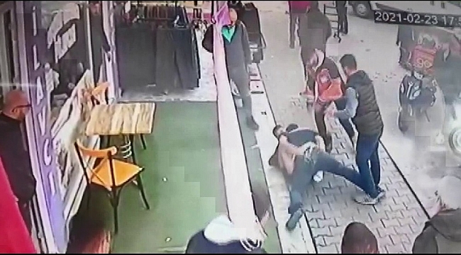 Pendik'te şahısların sokak ortasında tekmeli yumruklu kavgası kamerada