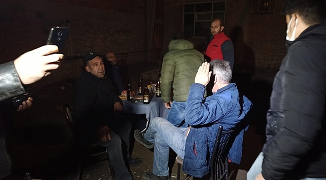 Polis kaçak meyhaneye dönüştürülen mekânı müşteri kılığında bastı