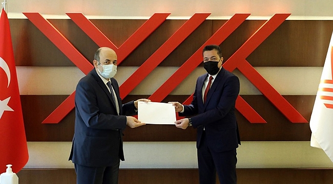 Rektör Uzun mazbatasını aldı