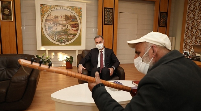 Rıdvan amca yeni sazına kavuştu