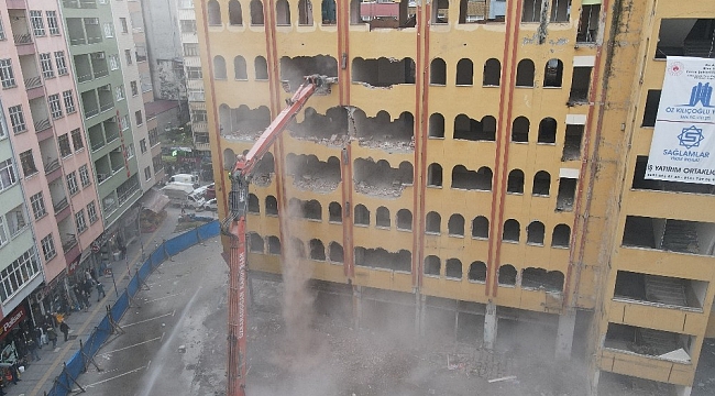 Rize'de riskli binaların yıkımına başlandı