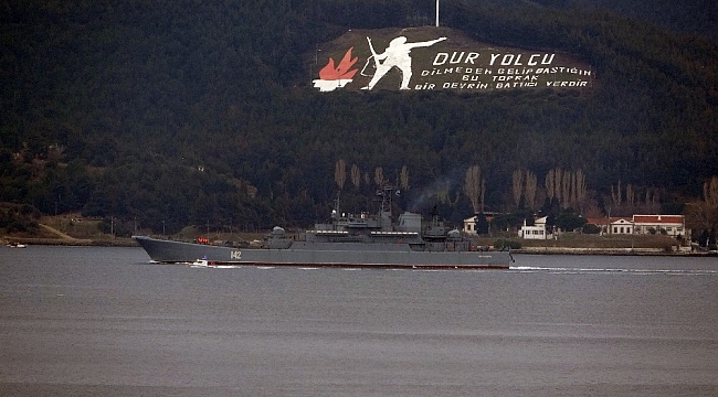 Rus savaş gemisi 'Novocherkassk' Çanakkale Boğazı'ndan geçti
