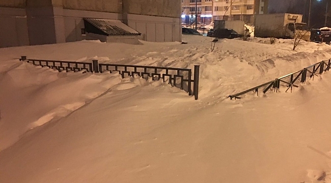 Rusya'da kar yağışı hayatı durma noktasına getirdi