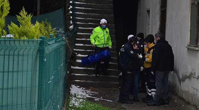 Sakarya'da 6 katlı binanın zemin katında erkek cesedi bulundu