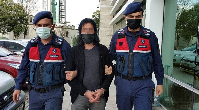 Samsun'da DEAŞ'tan gözaltına alınan yabancı uyruklu şahıs adliyeye sevk edildi