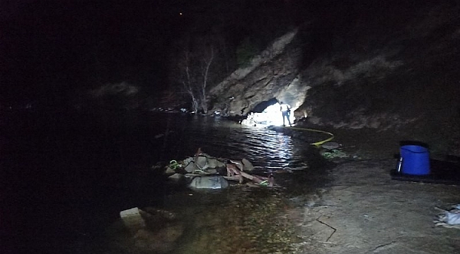 Samsun'un Bafra ilçesinde bulunan Derbent Baraj Gölü'ne bir kamyonetin düşmesi sonucu meydana gelen kazada 3 kişi öldü, 1 kişi yaralandı.