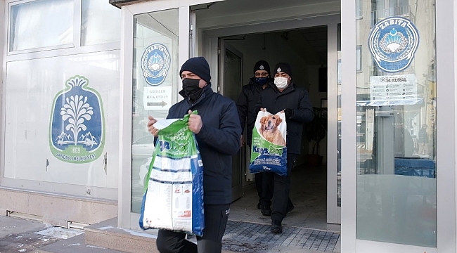 Sandıklı'da sokak hayvanları unutulmadı