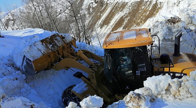 Sason'da kardan kapanan yollar ulaşıma açıldı