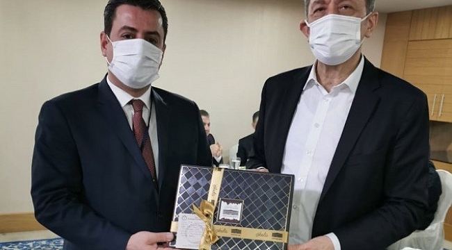 Savaşçı, Bakan Selçuk'a Çikolis'i takdim etti