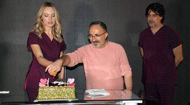 Şebnem Schaefer'a çekim sırasında sürpriz doğum günü