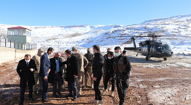 Siirt Valisi Hacıbektaşoğlu, köylerde vatandaşlarla buluştu