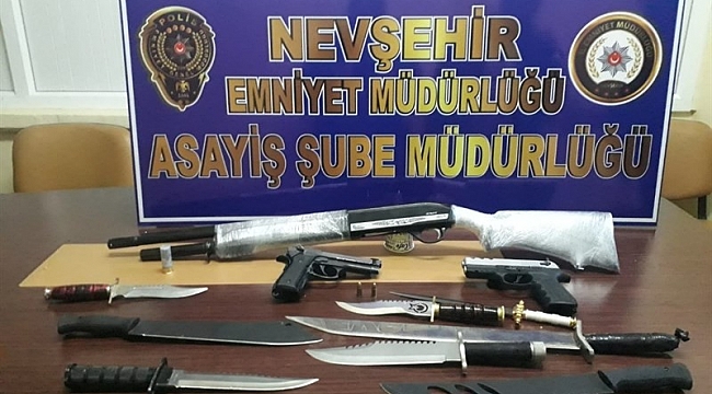 Silahla yaralama olayı şüphelisinin evinde aramada çok sayıda kesici alet ele geçirildi