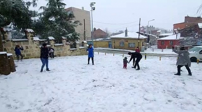 Silivri'de karı gören vatandaşlar kısıtlamayı unuttu