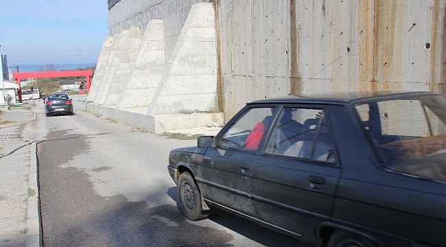 Sinop'ta hastane duvarında tehlike